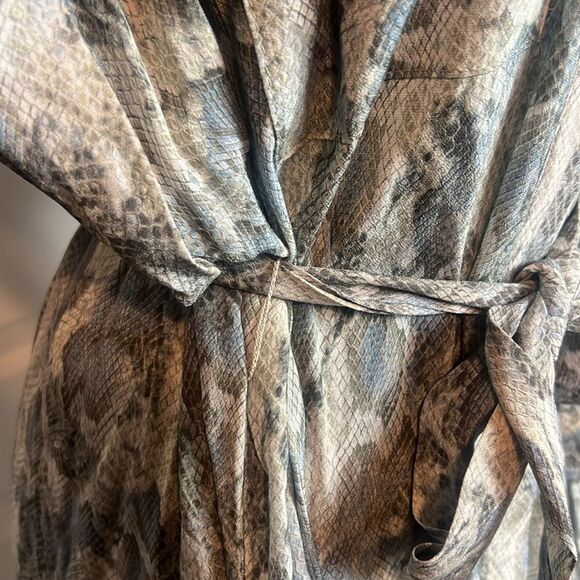 BNWT - MISA LOU TIE BELTED MAXI SHIRT SNAKE PRINT DRESS - M - Picture 6 of 9